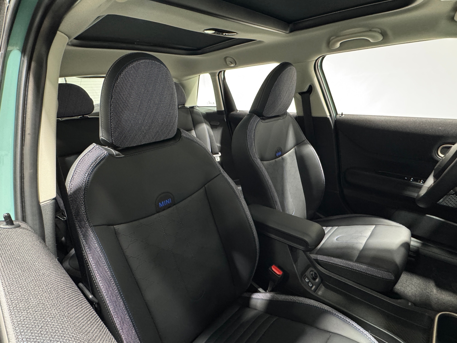 Thumbnail: 2025 MINI Cooper Hardtop - 2