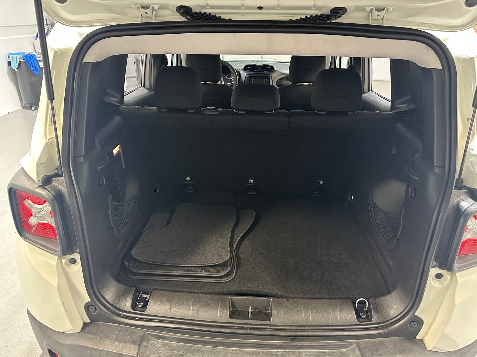 Thumbnail: 2019 Jeep Renegade - 7