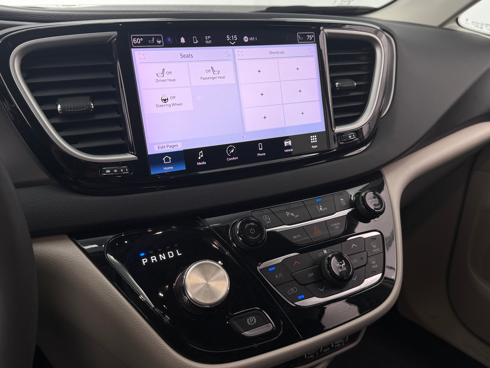 Thumbnail: 2024 Chrysler Pacifica - 3