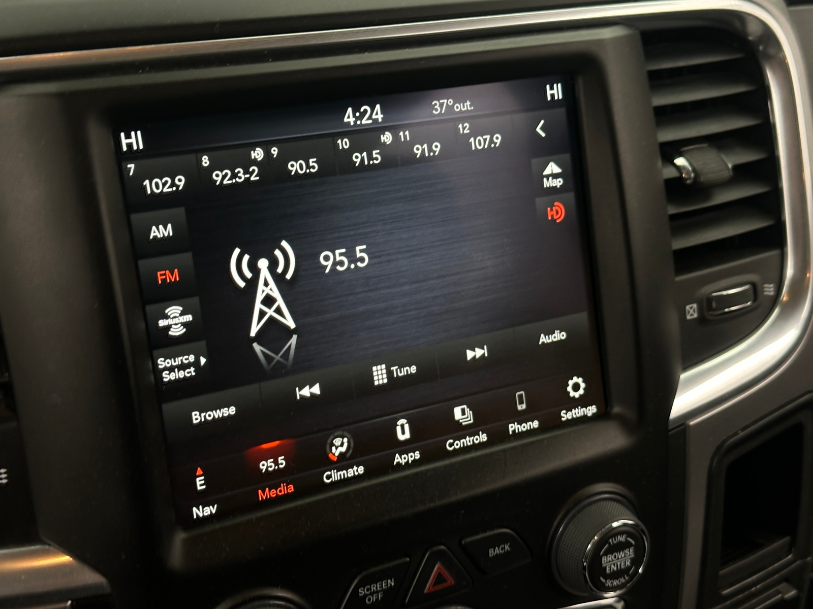 Thumbnail: 2023 RAM 1500 Classic - 4