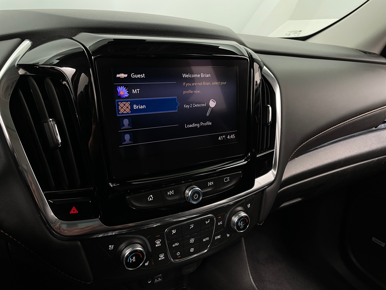 Thumbnail: 2021 Chevrolet Traverse - 3