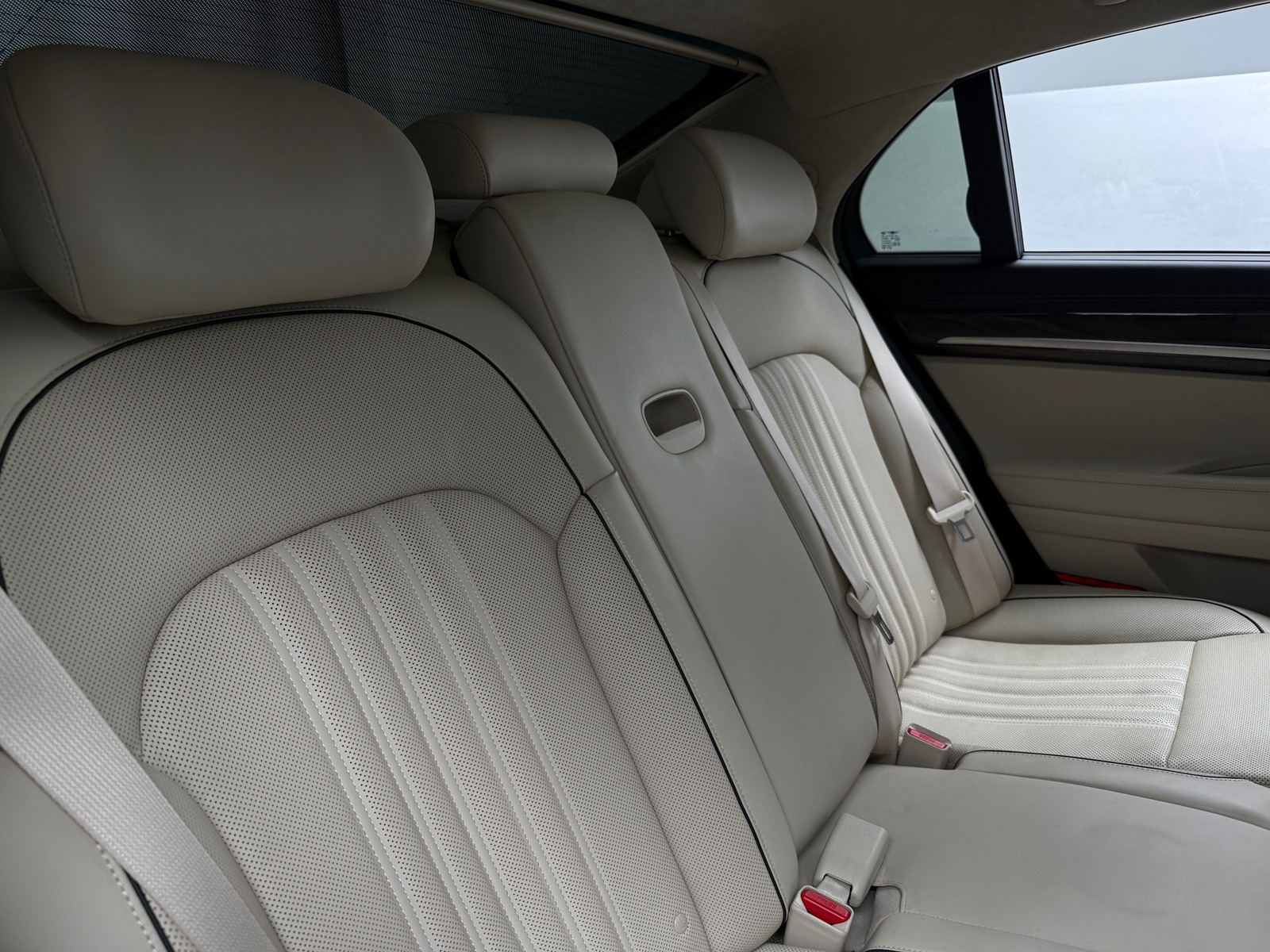 Thumbnail: 2017 Genesis G90 - 5