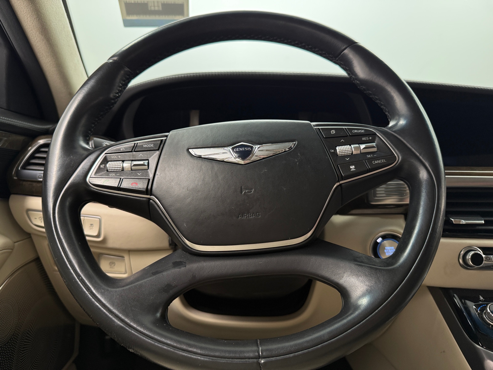 Thumbnail: 2017 Genesis G90 - 4