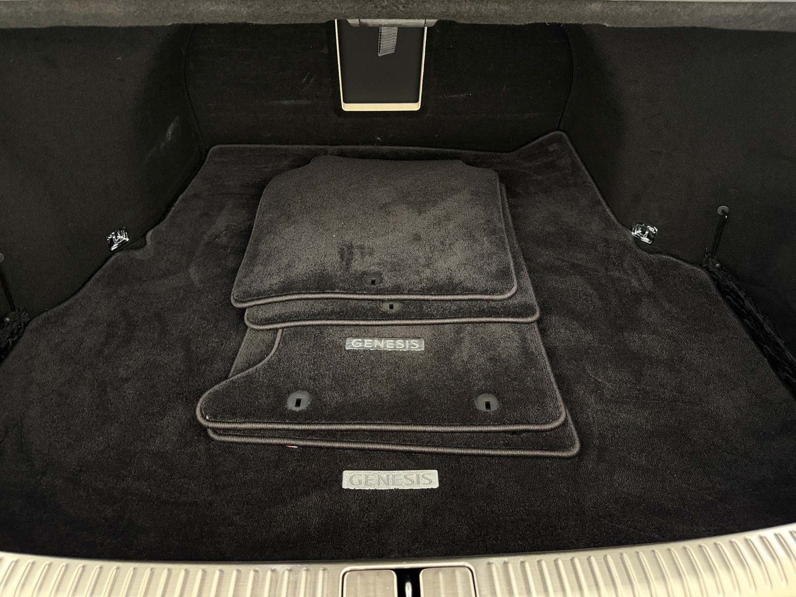 Thumbnail: 2017 Genesis G90 - 6