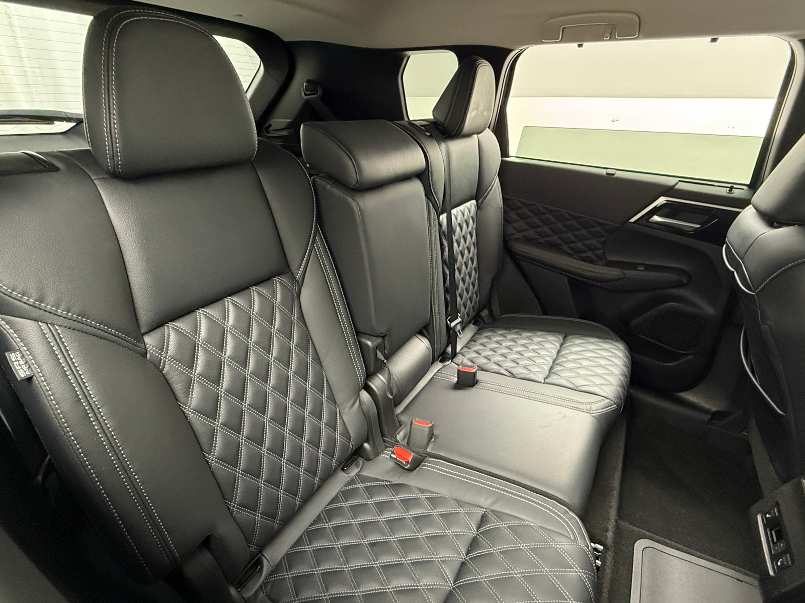 Thumbnail: 2024 Mitsubishi Outlander - 5