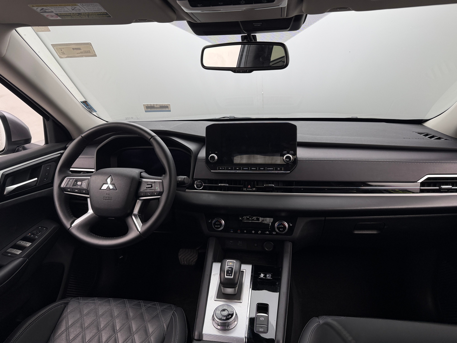 Thumbnail: 2024 Mitsubishi Outlander - 2