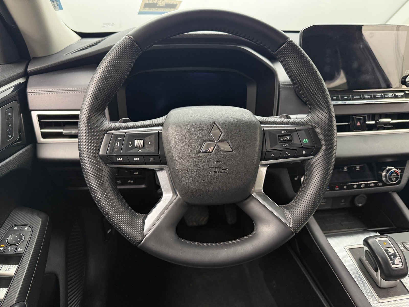 Thumbnail: 2024 Mitsubishi Outlander - 4