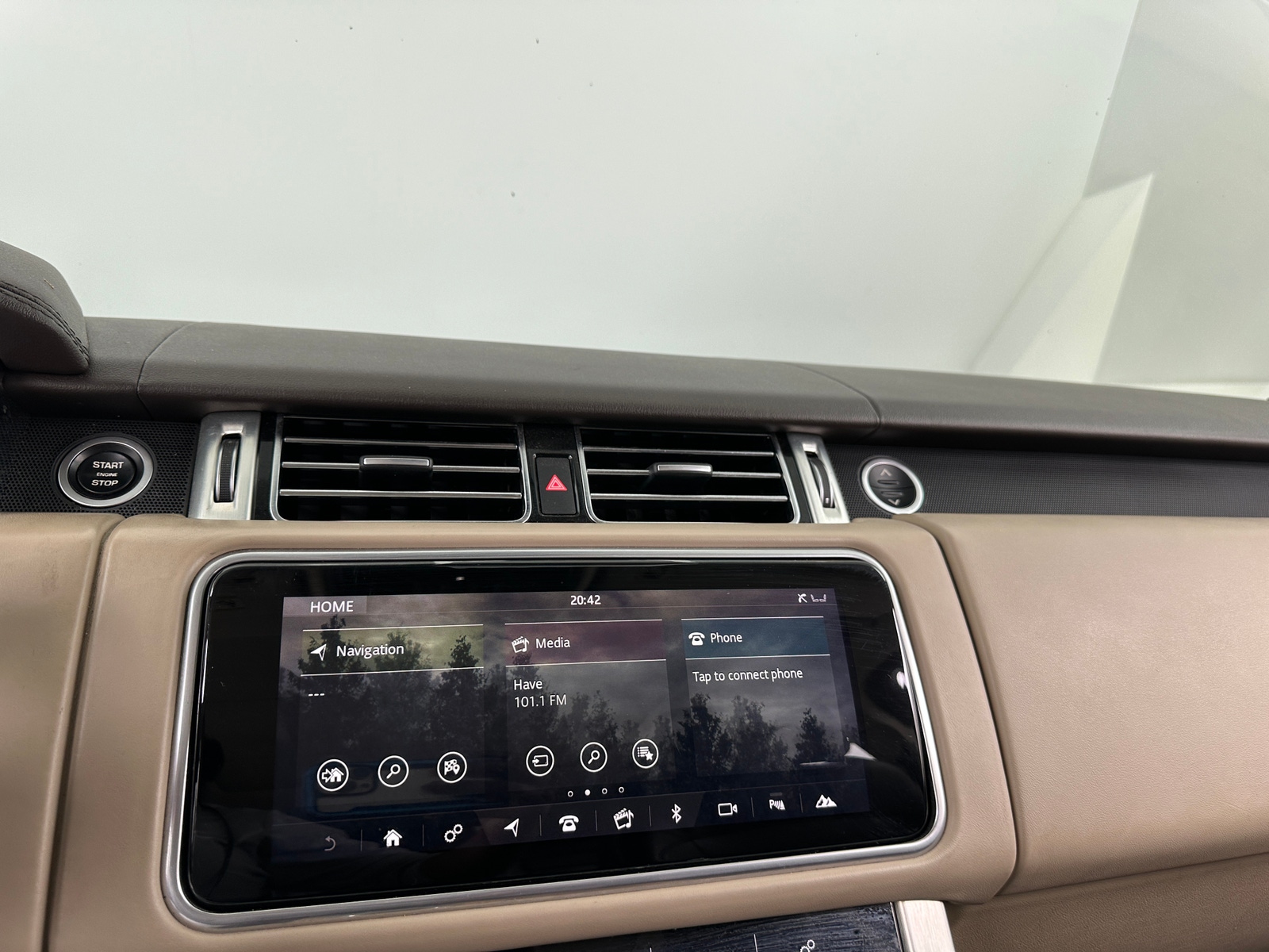 Thumbnail: 2018 Land Rover Range Rover - 3