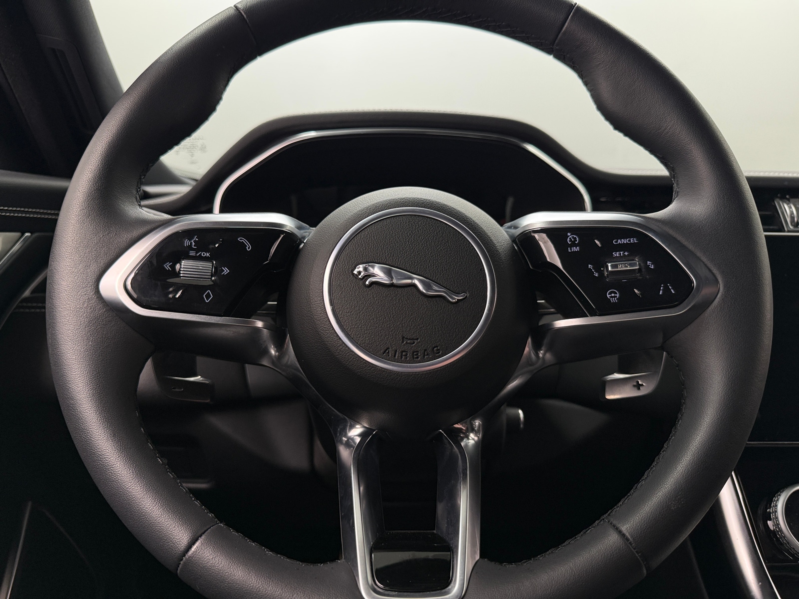 Thumbnail: 2024 Jaguar XF - 4