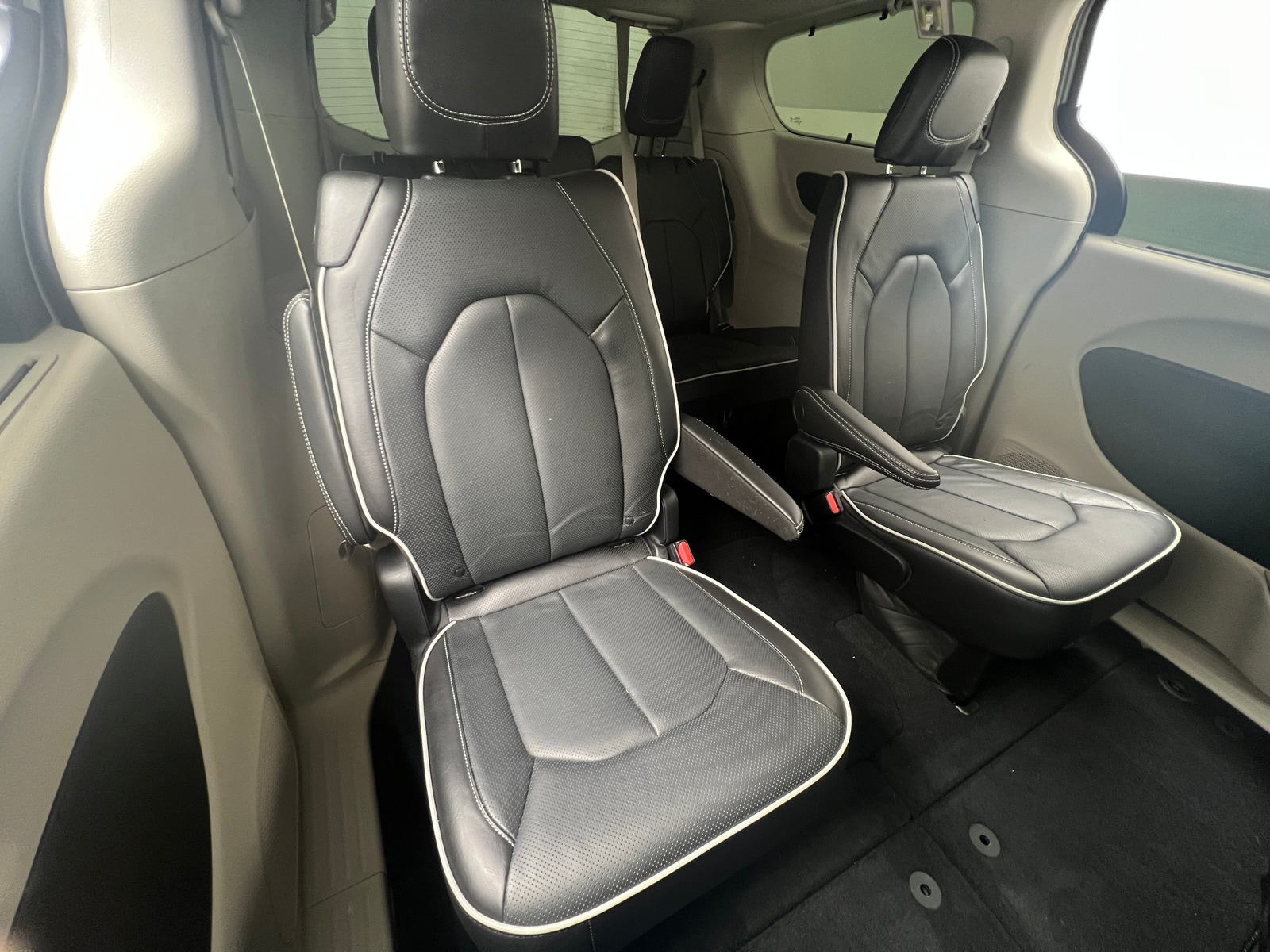 Thumbnail: 2023 Chrysler Pacifica - 5