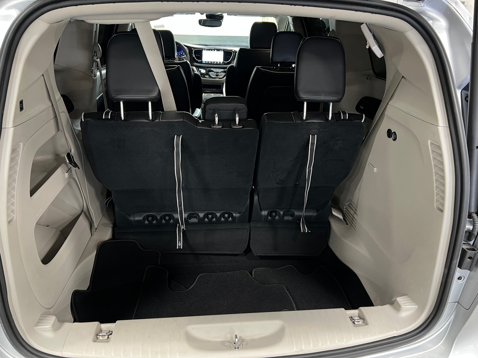 Thumbnail: 2023 Chrysler Pacifica - 6