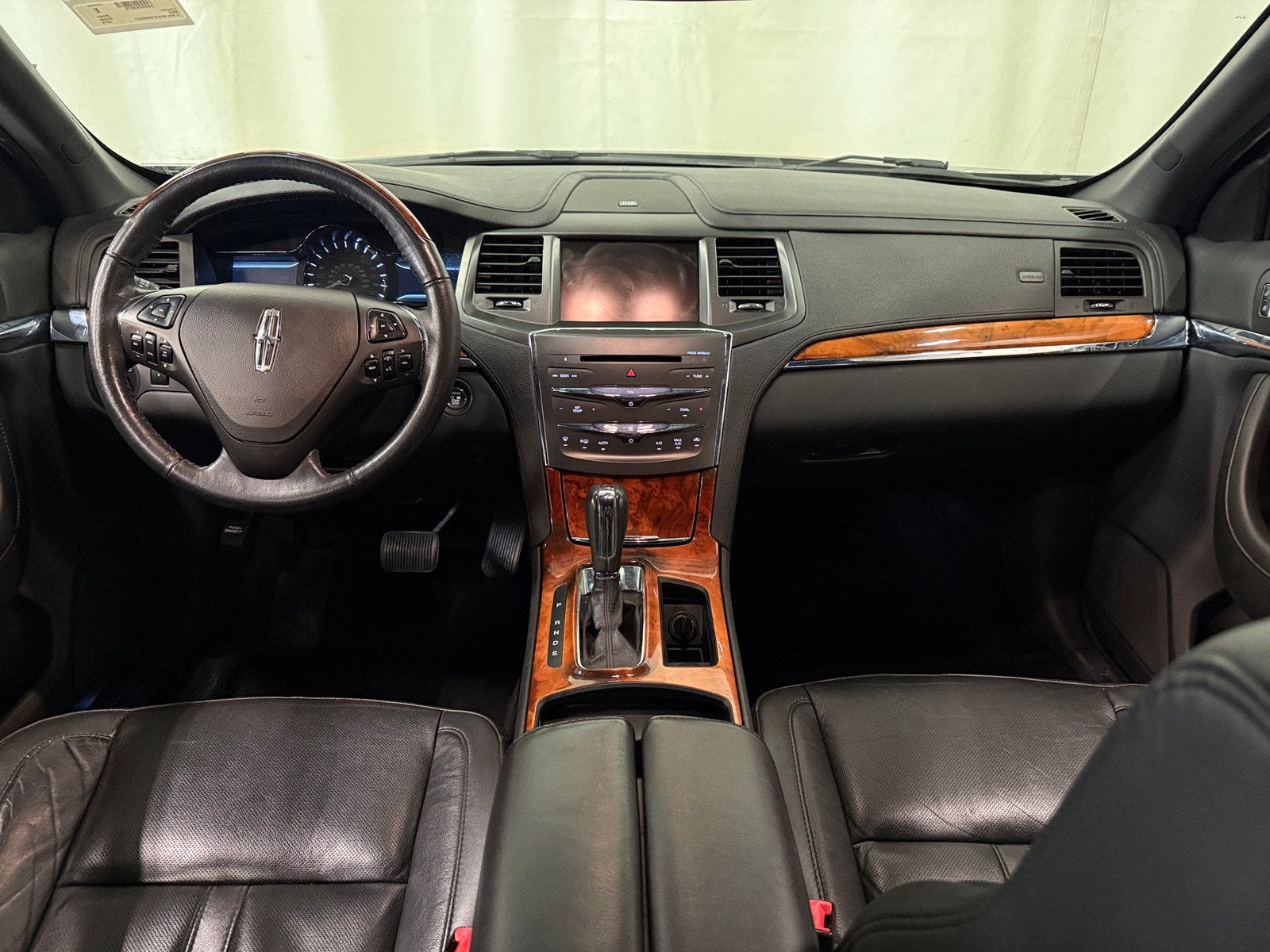 Thumbnail: 2015 Lincoln MKS - 2