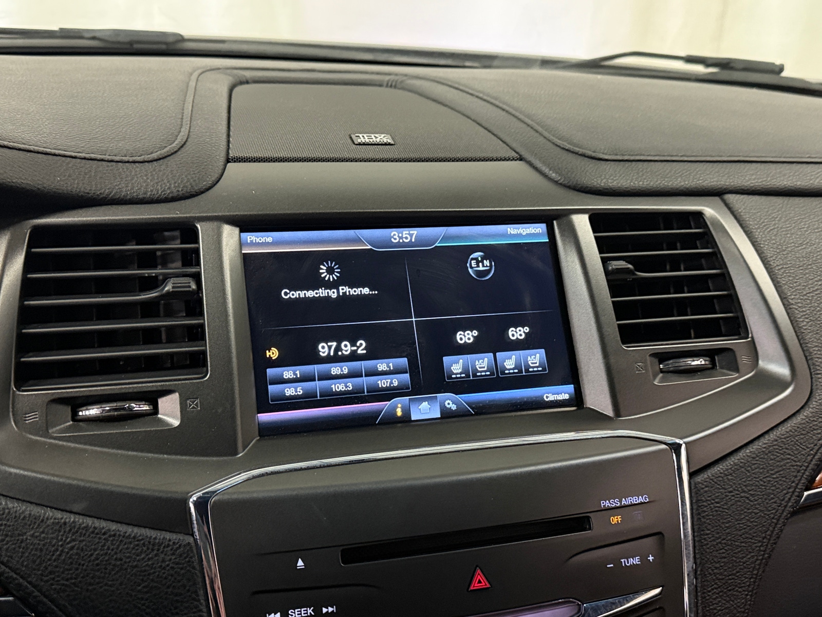 Thumbnail: 2015 Lincoln MKS - 3