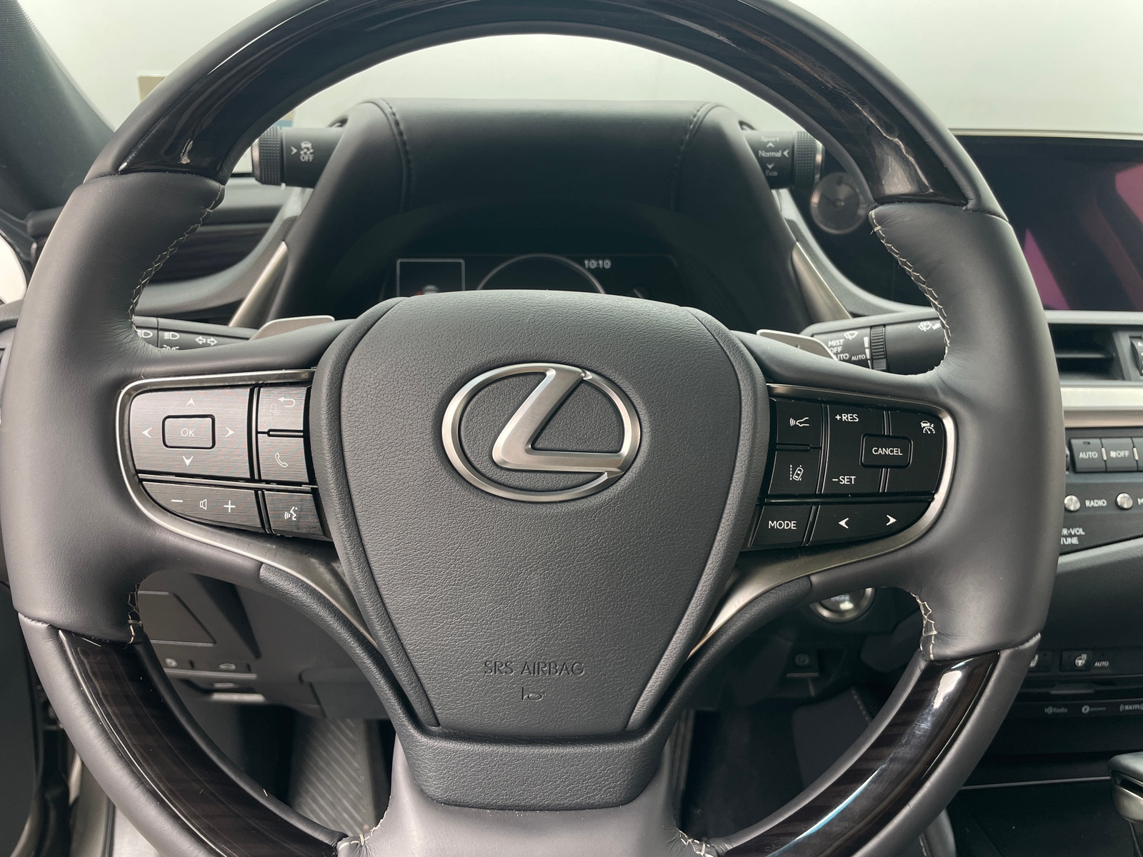 Thumbnail: 2020 Lexus ES - 4