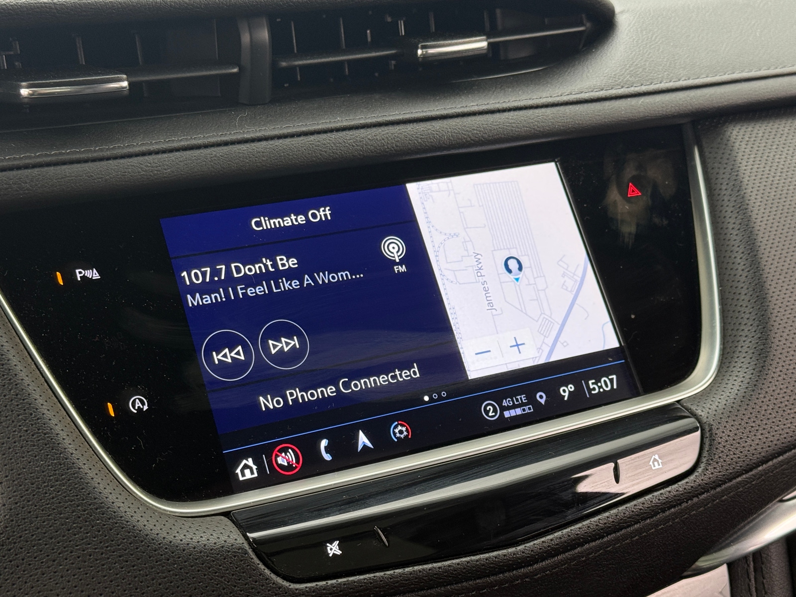 Thumbnail: 2023 Cadillac XT5 - 3