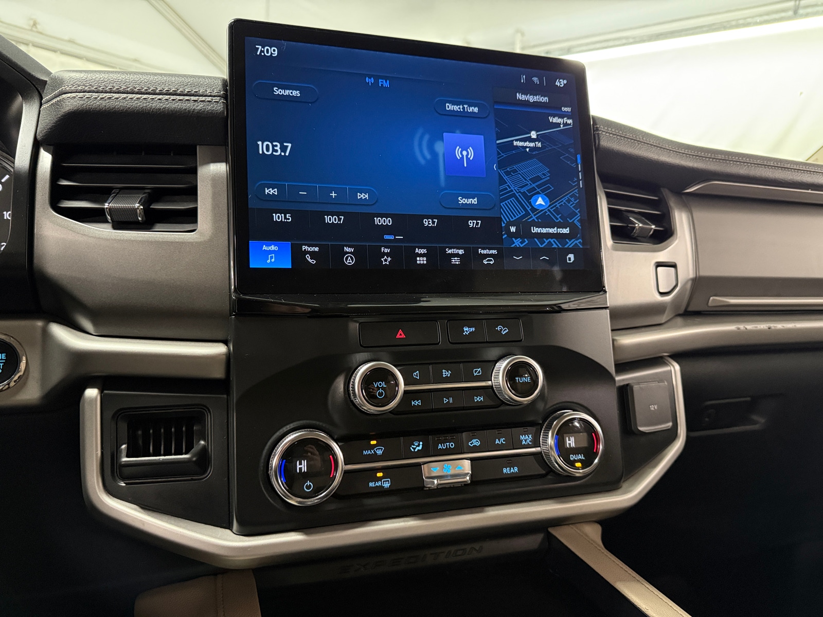 Thumbnail: 2022 Ford Expedition - 4