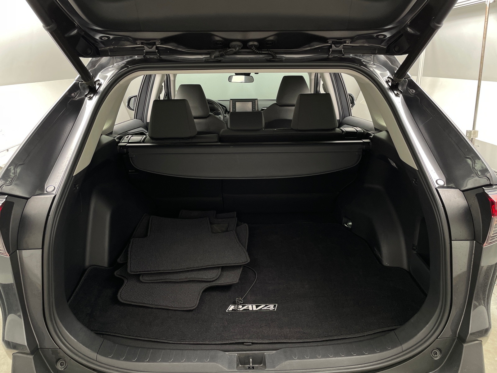 Thumbnail: 2019 Toyota RAV4 - 7