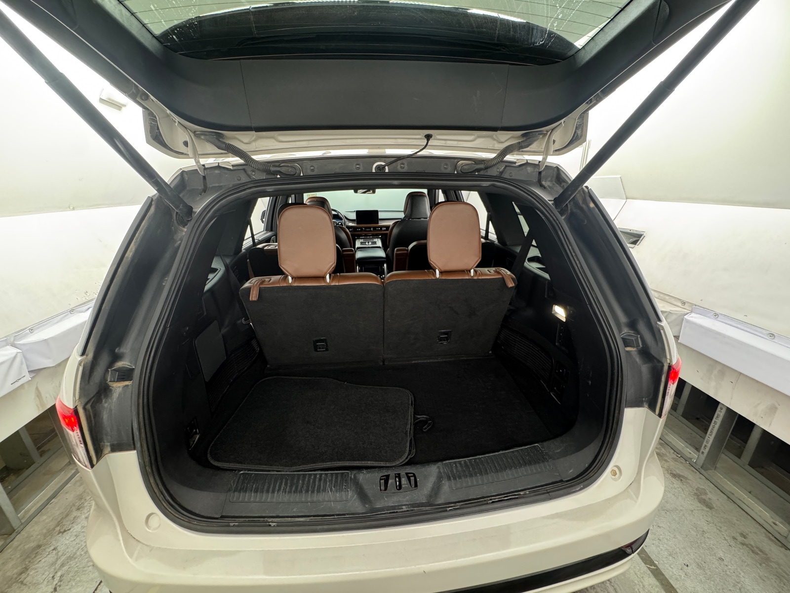 Thumbnail: 2020 Lincoln Aviator - 6