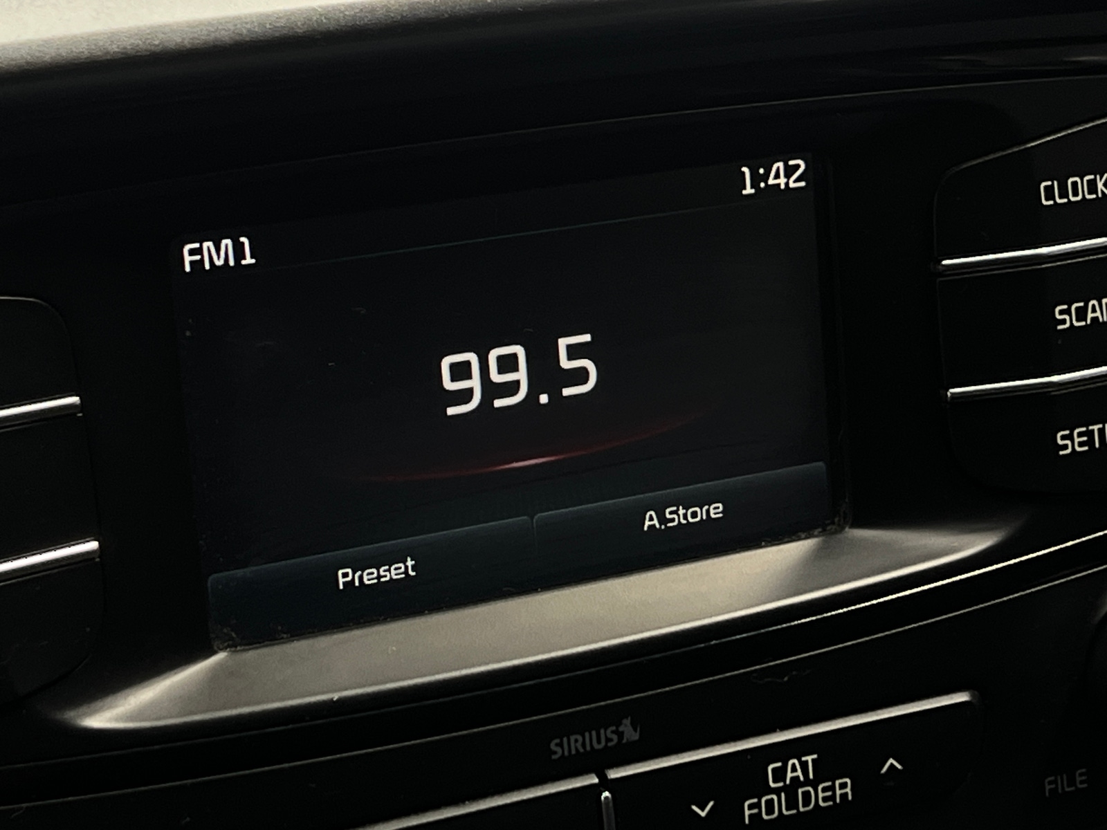 Thumbnail: 2016 Kia Sorento - 4