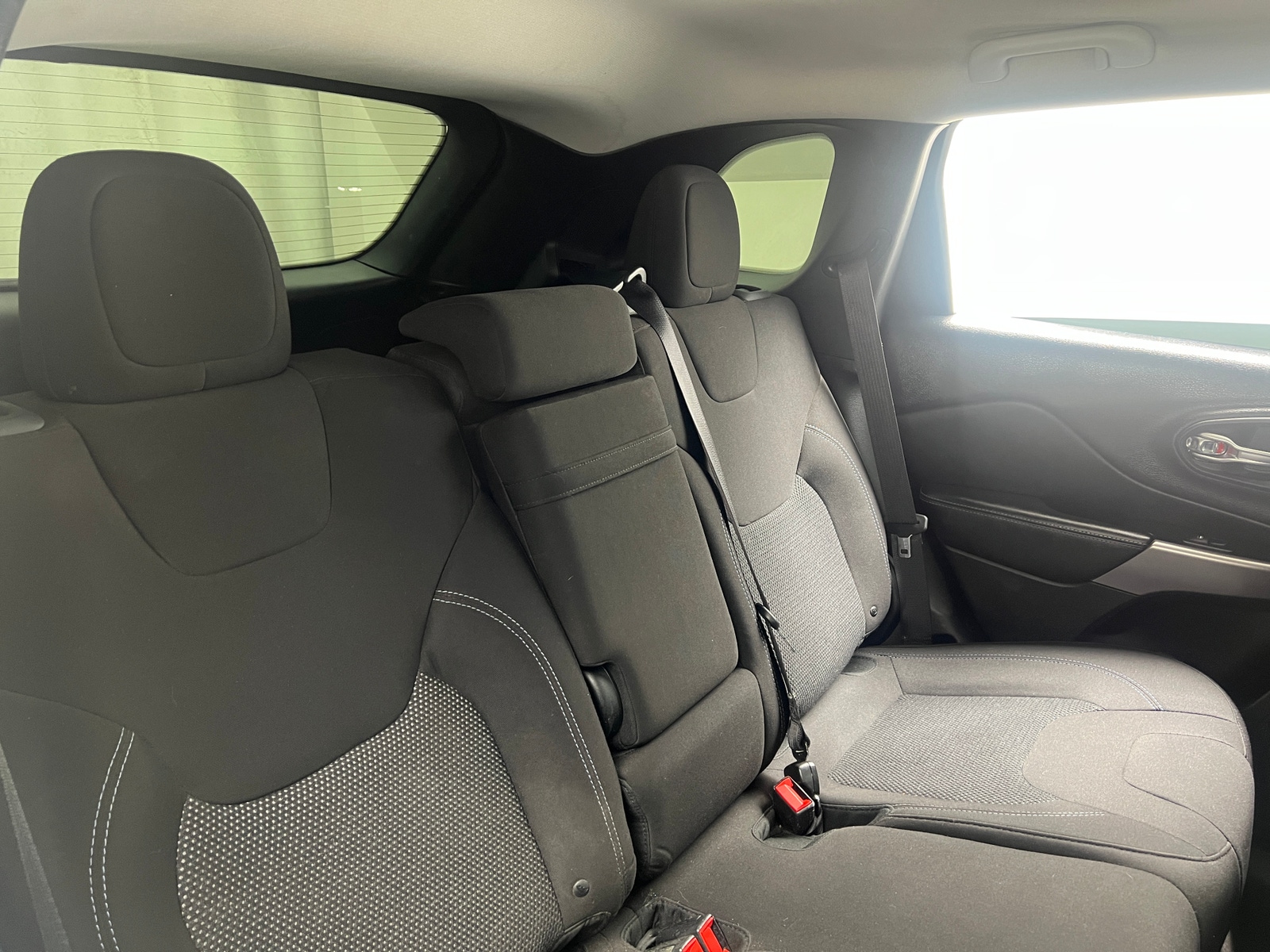 Thumbnail: 2019 Jeep Cherokee - 6