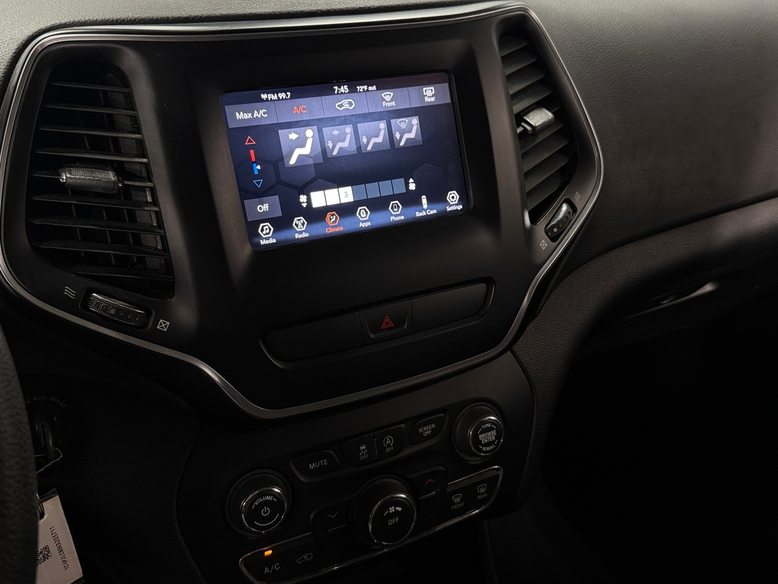 Thumbnail: 2019 Jeep Cherokee - 4