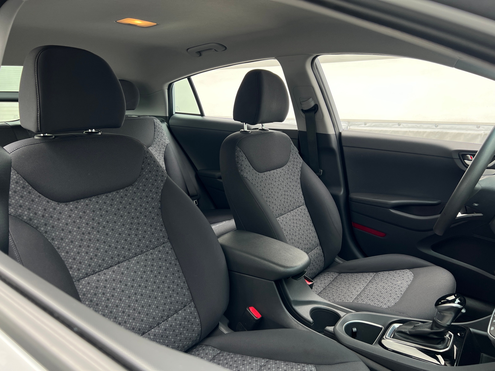 Thumbnail: 2017 Hyundai Ioniq - 2