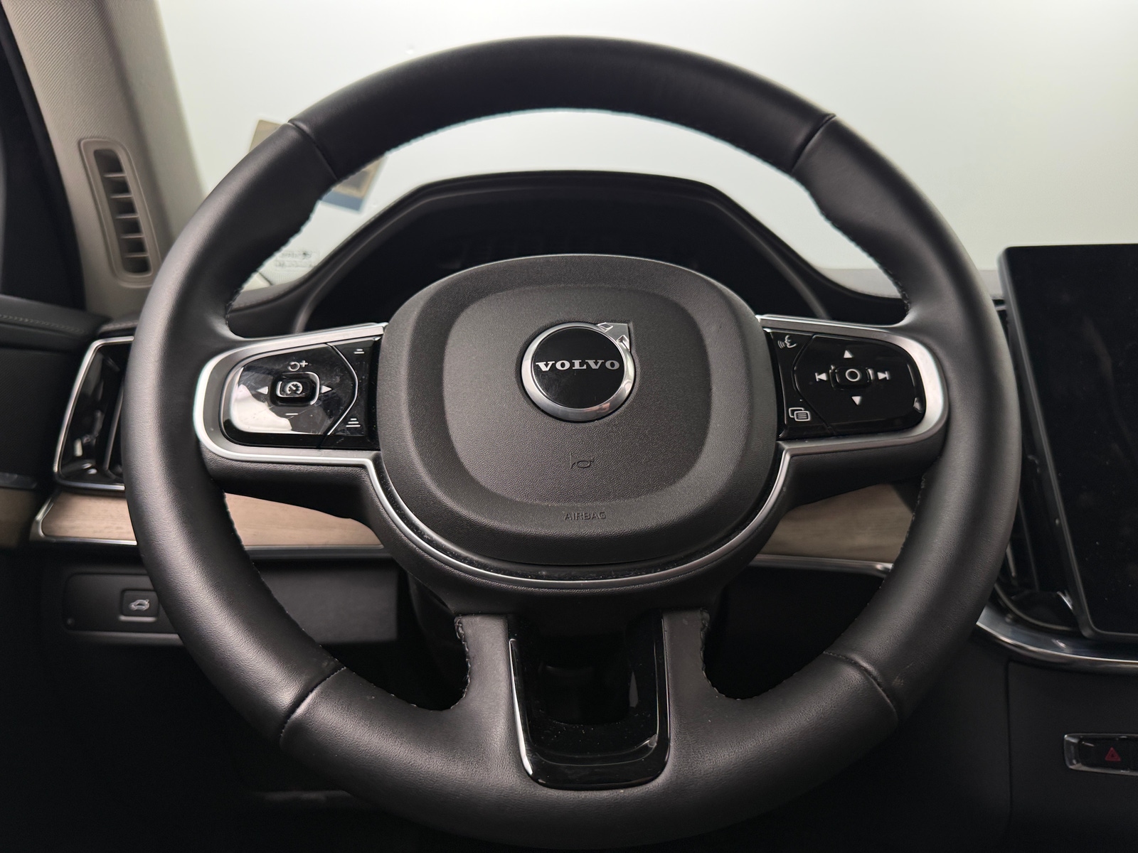 Thumbnail: 2025 Volvo XC90 - 4