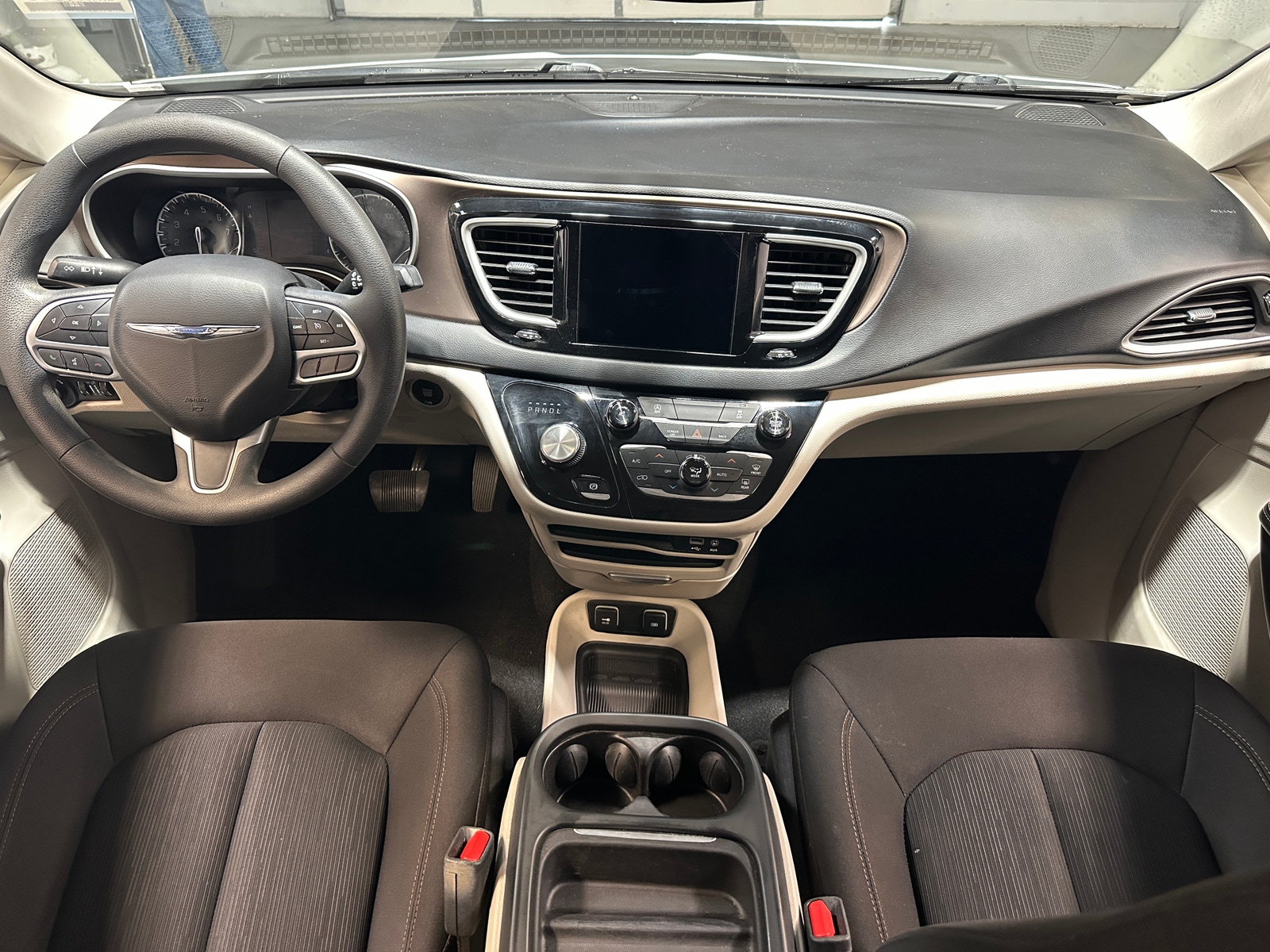 Thumbnail: 2017 Chrysler Pacifica - 3