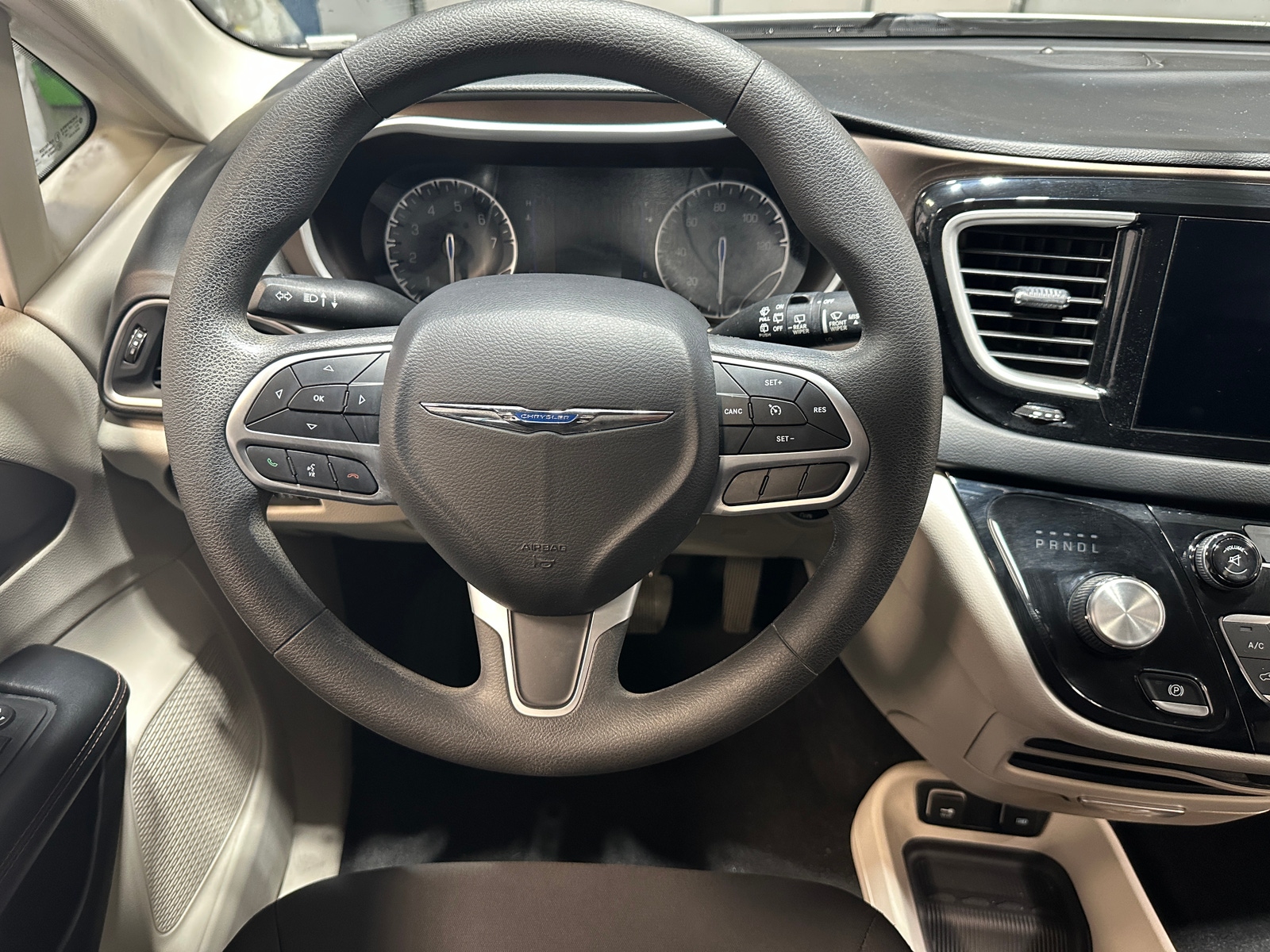 Thumbnail: 2017 Chrysler Pacifica - 5