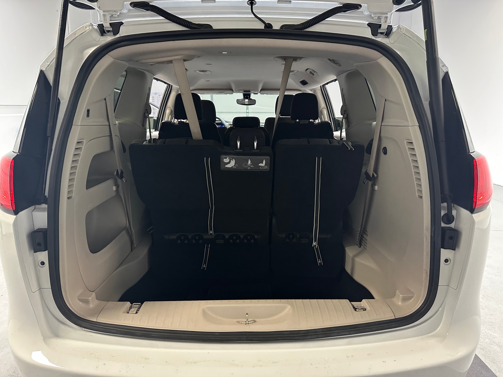 Thumbnail: 2017 Chrysler Pacifica - 7