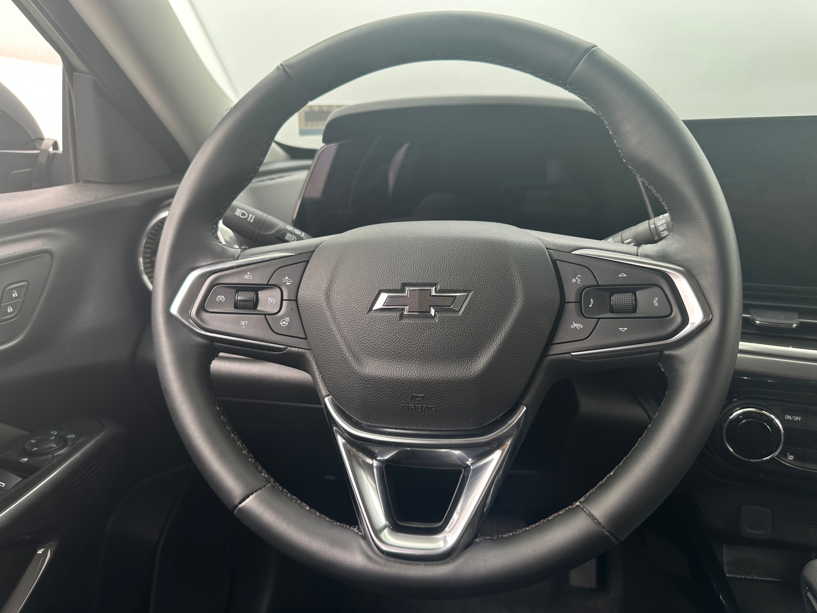 Thumbnail: 2025 Chevrolet Trax - 5