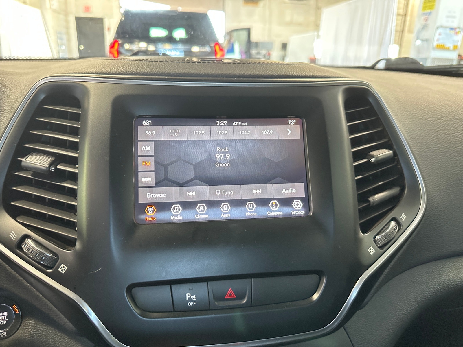 Thumbnail: 2019 Jeep Cherokee - 4