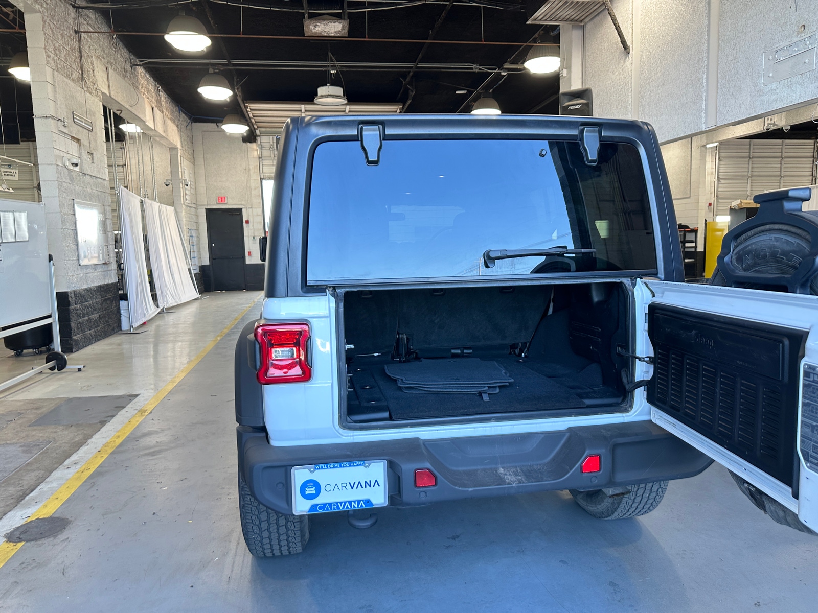 Thumbnail: 2018 Jeep Wrangler - 7