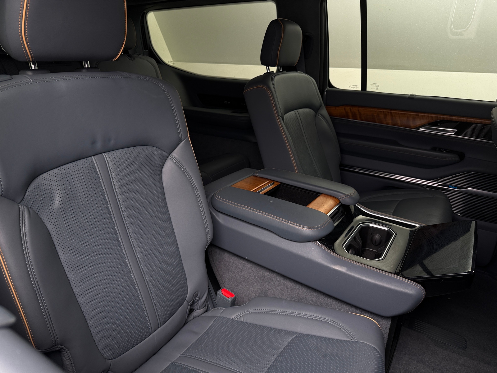 Thumbnail: 2022 Jeep Grand Wagoneer - 5