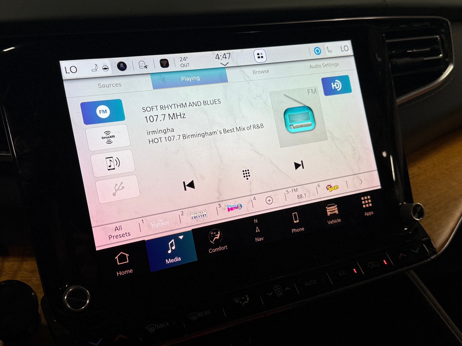 Thumbnail: 2022 Jeep Grand Wagoneer - 3