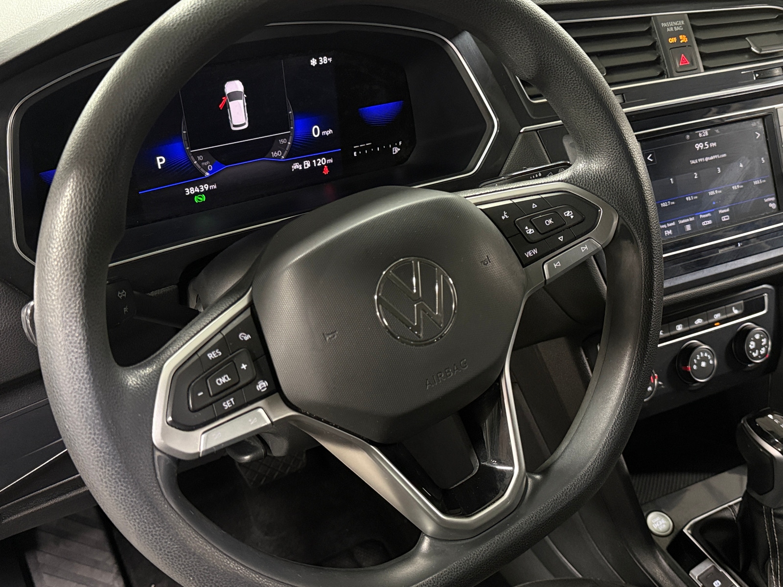 Thumbnail: 2022 Volkswagen Tiguan - 5