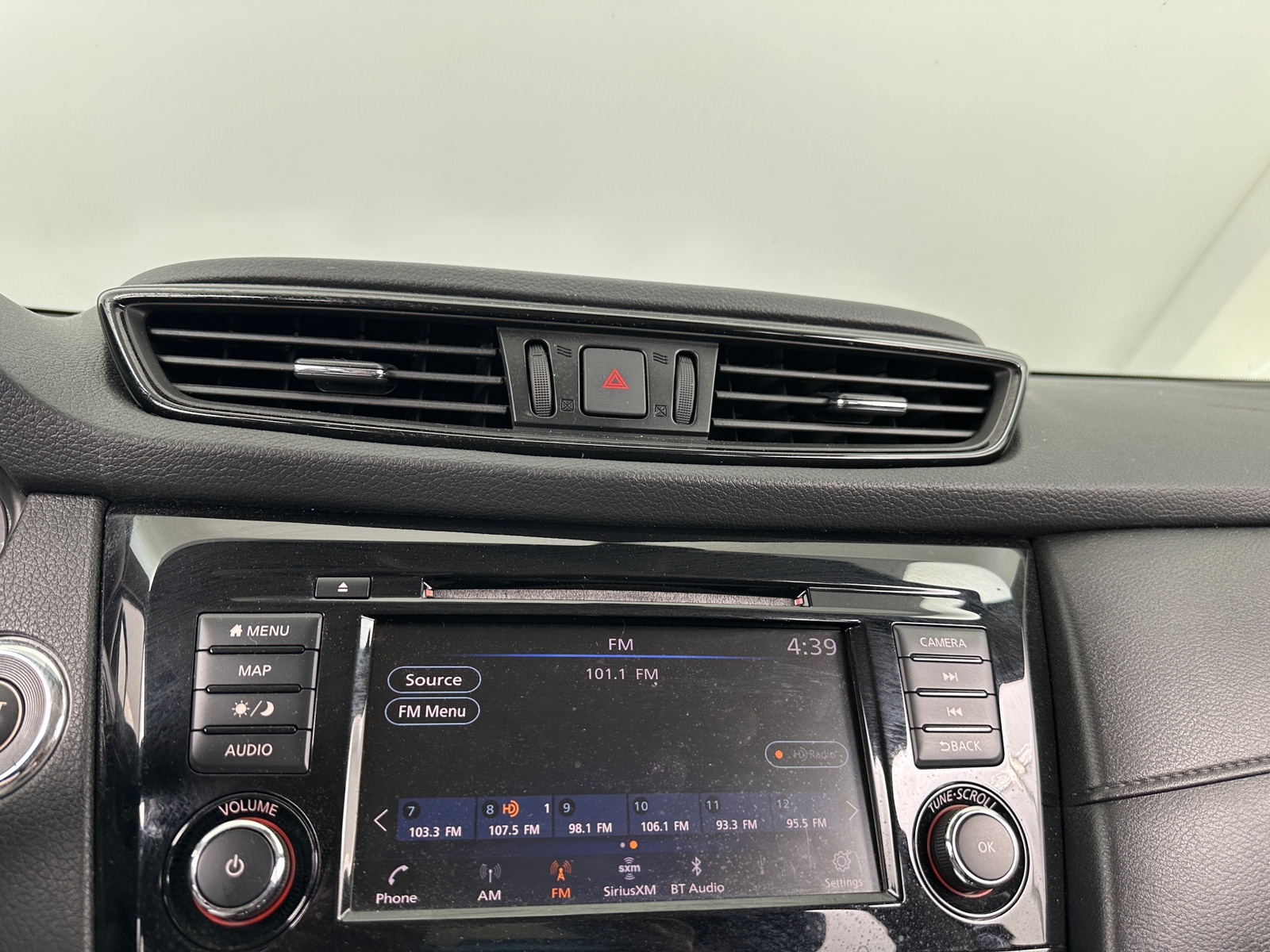 Thumbnail: 2019 Nissan Rogue - 4