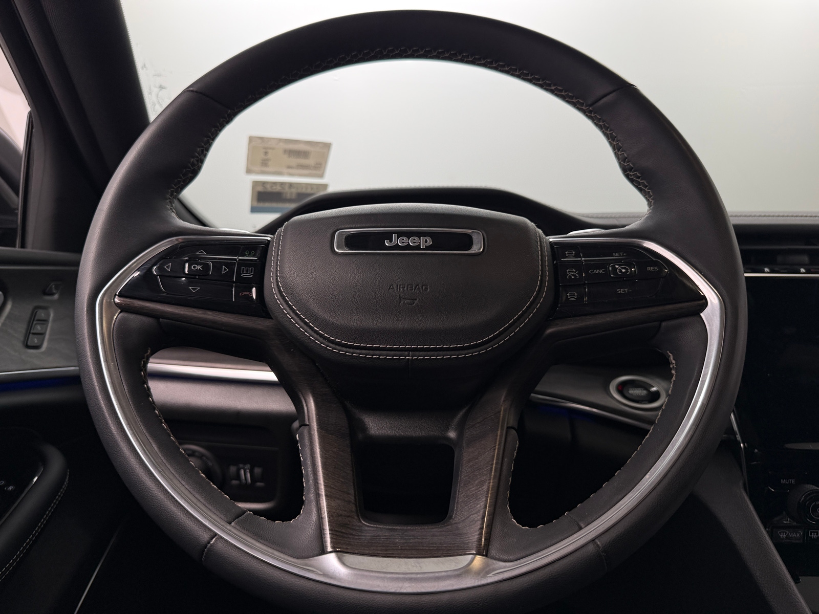 Thumbnail: 2023 Jeep Grand Cherokee - 4