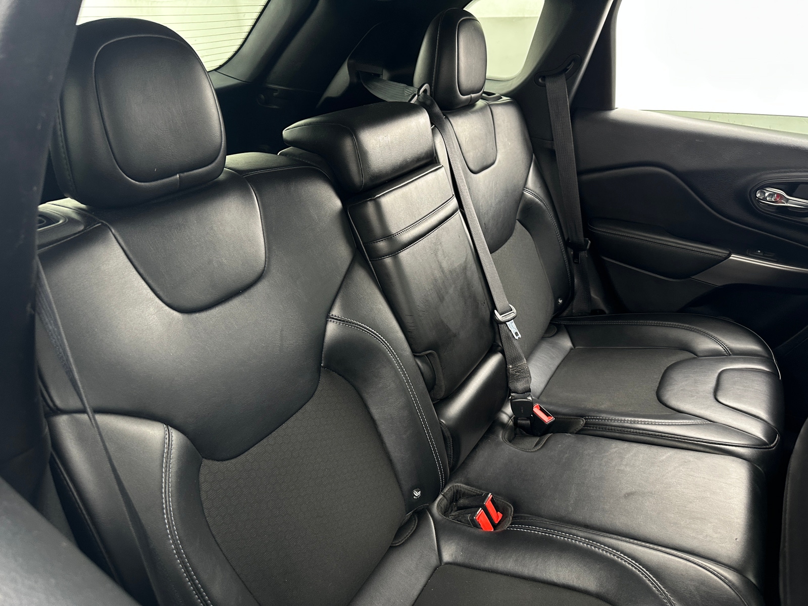 Thumbnail: 2019 Jeep Cherokee - 6