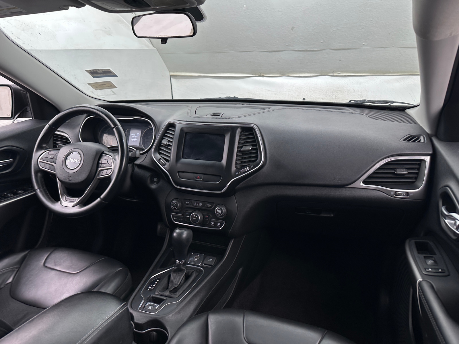 Thumbnail: 2019 Jeep Cherokee - 3