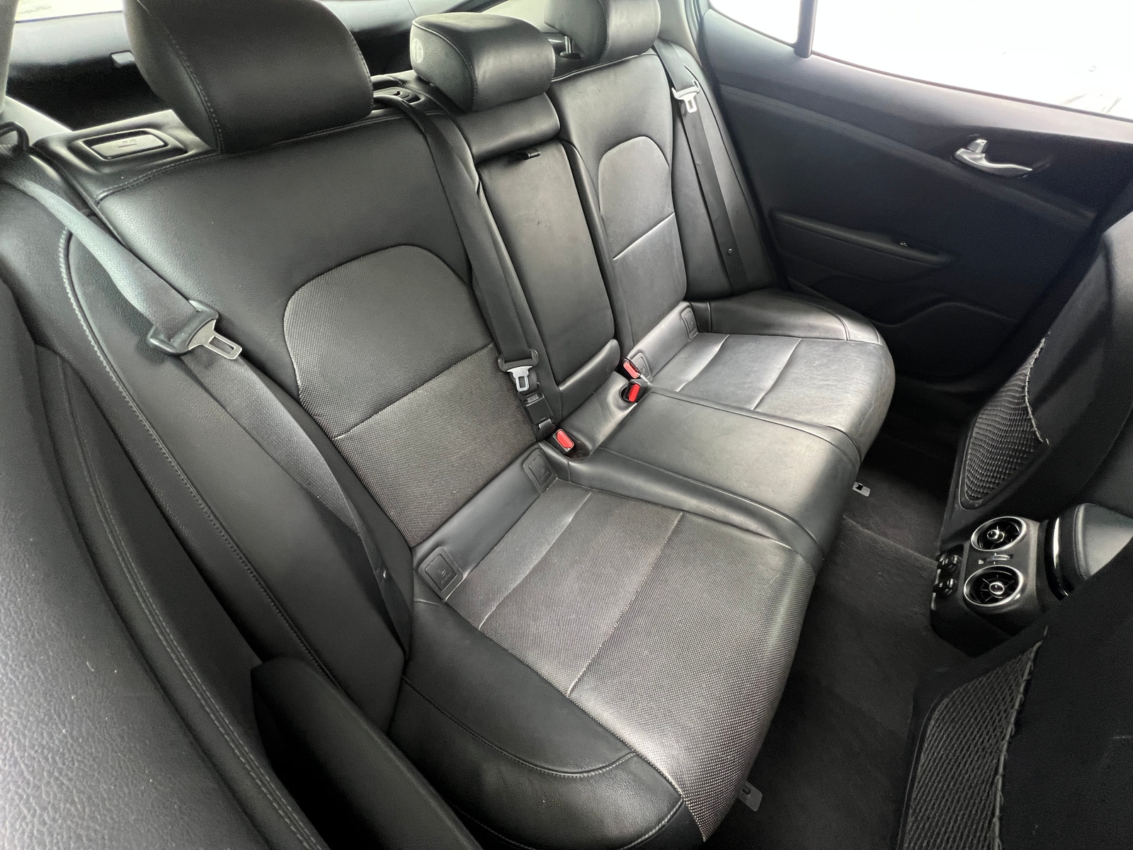 Thumbnail: 2018 Kia Stinger - 5