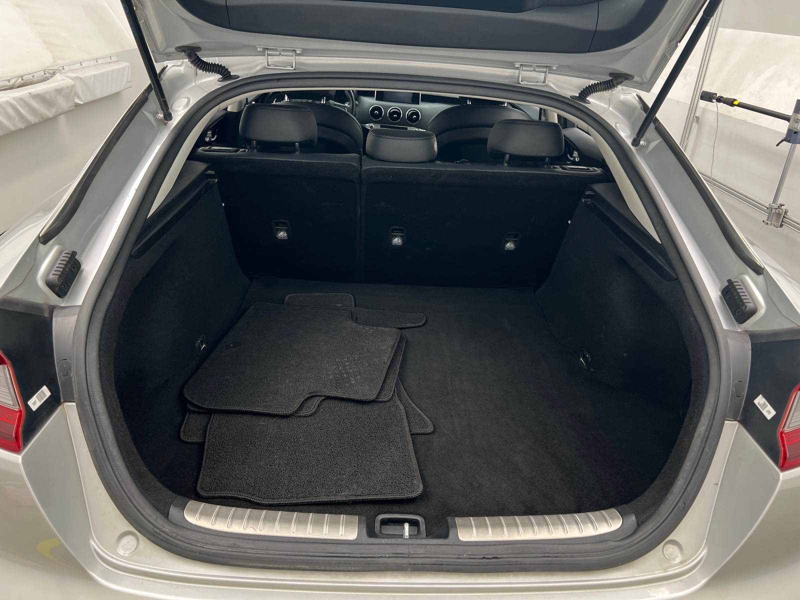 Thumbnail: 2018 Kia Stinger - 6