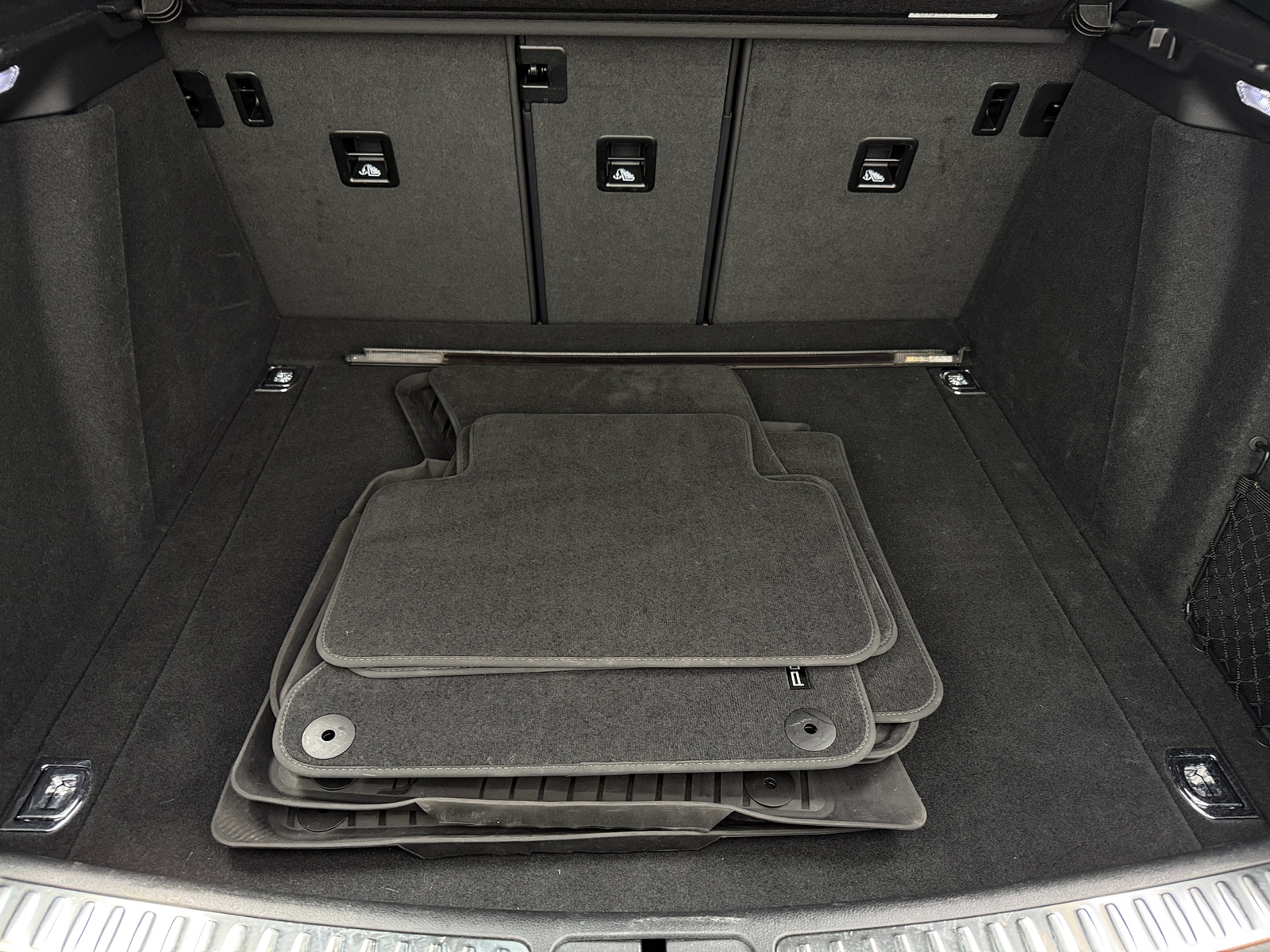 Thumbnail: 2024 Porsche Macan - 6