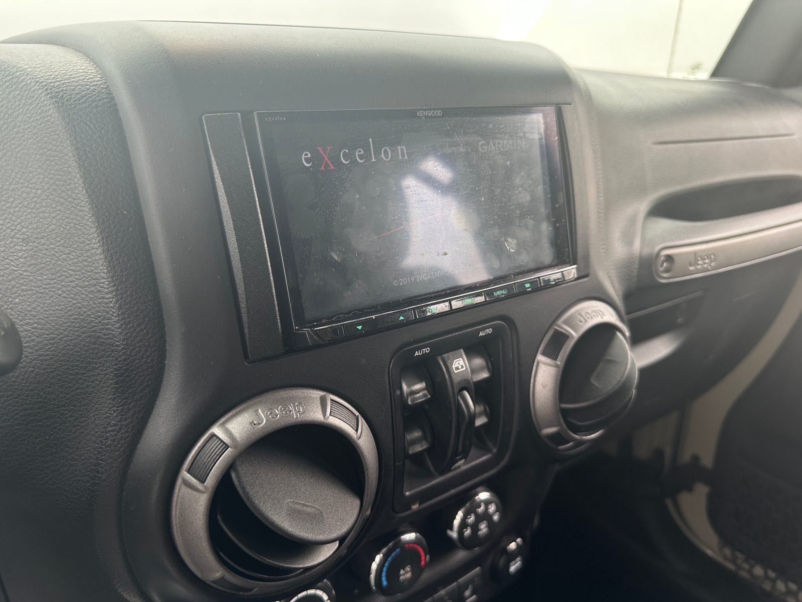 Thumbnail: 2017 Jeep Wrangler - 3