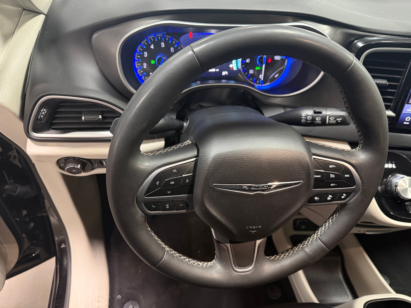 Thumbnail: 2024 Chrysler Pacifica - 4