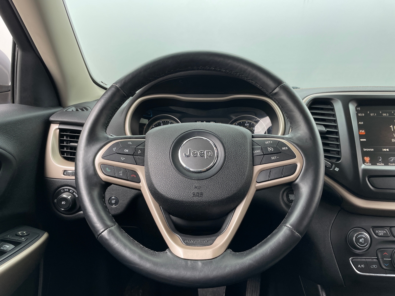 Thumbnail: 2017 Jeep Cherokee - 4