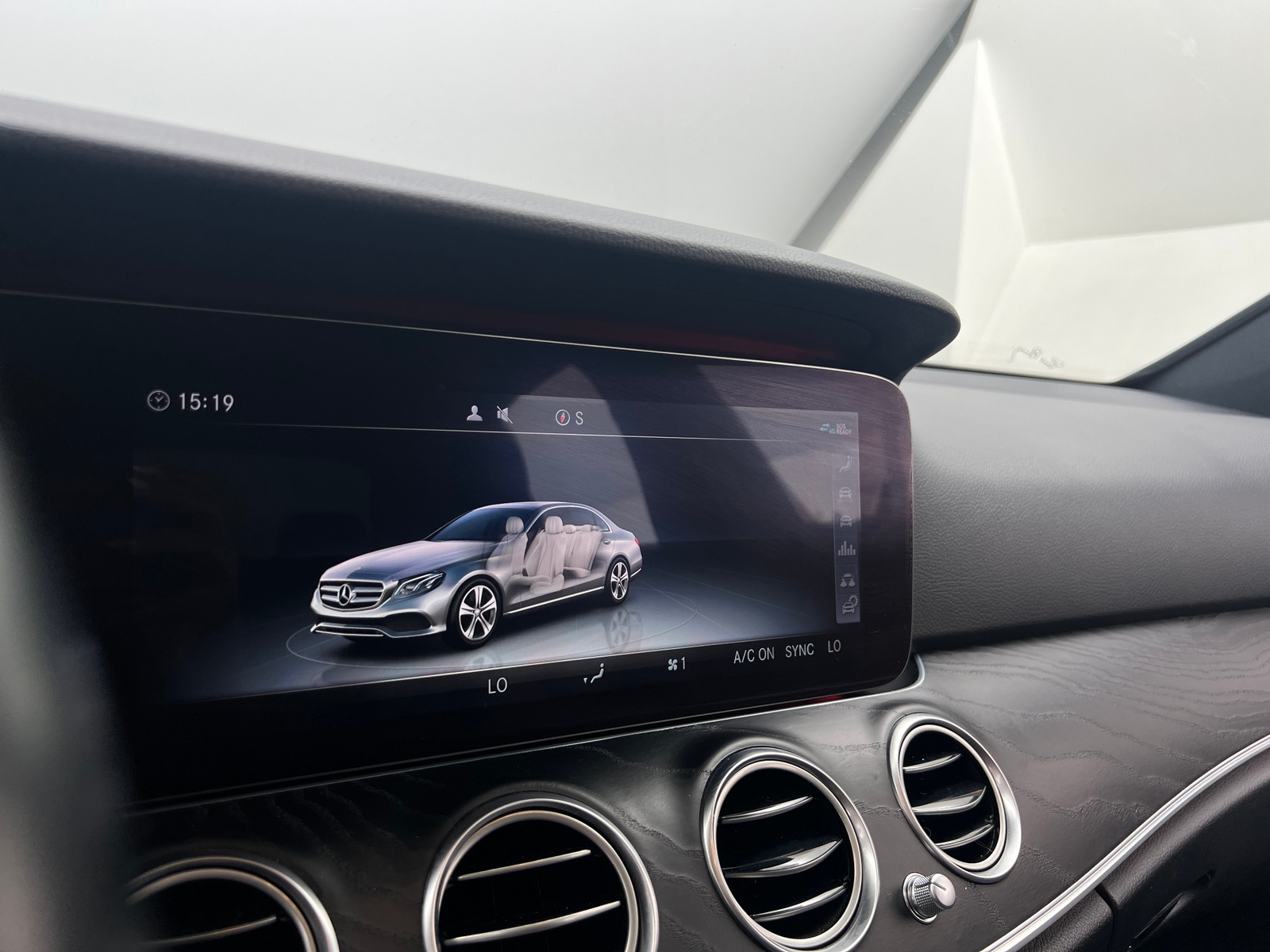 Thumbnail: 2020 Mercedes-Benz E-Class - 3