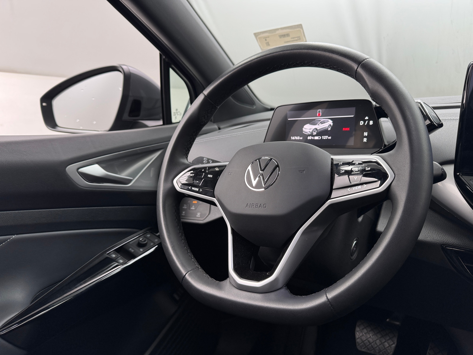 Thumbnail: 2023 Volkswagen ID.4 - 4