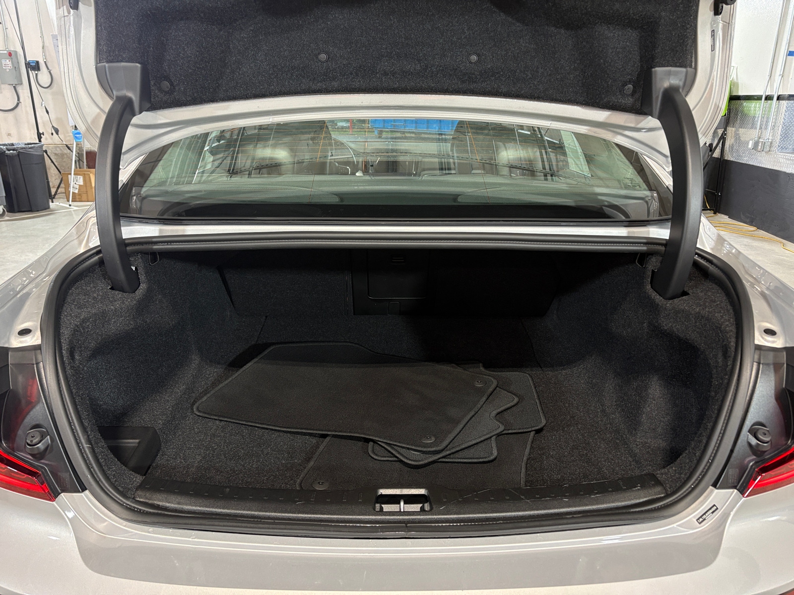 Thumbnail: 2025 Volvo S60 - 6