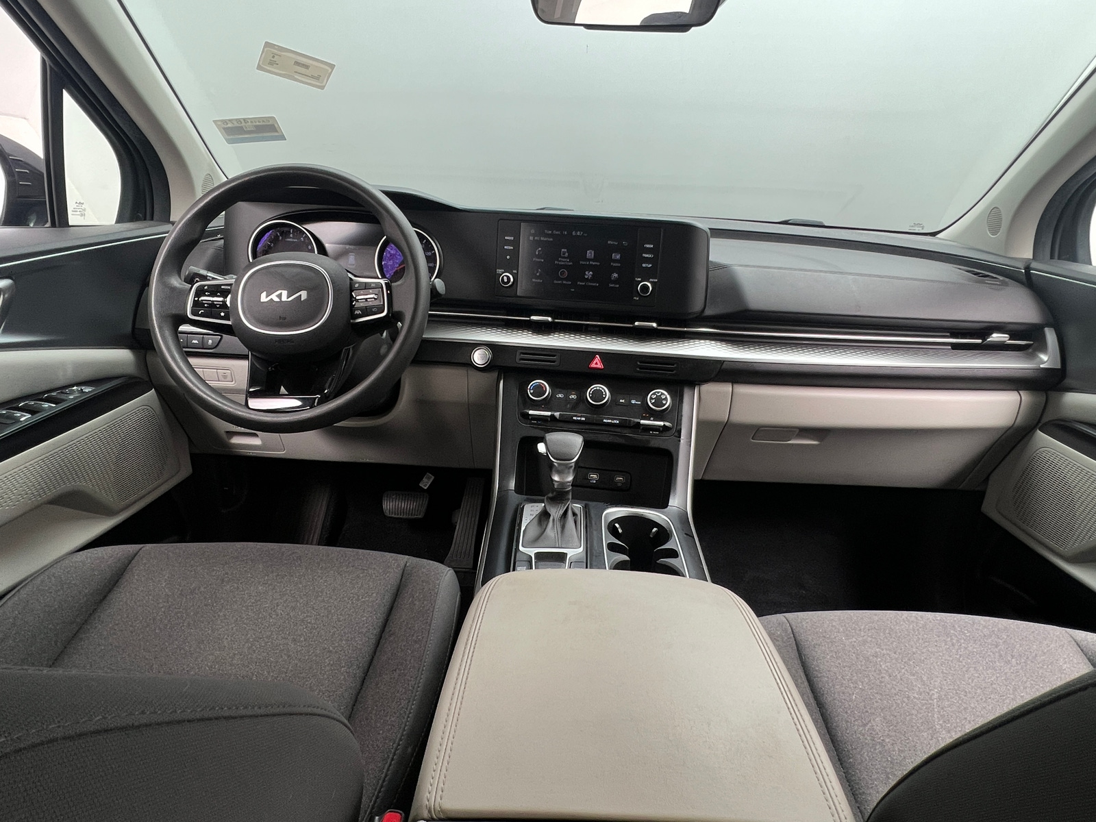 Thumbnail: 2023 Kia Carnival - 3